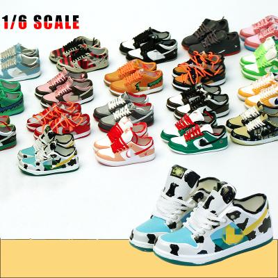 China Pendants/Accessories 1/6 Mini 3d Shoe Toy Key Chain With Fashion SB Sneaker Box Jordan 3D Mini Dunk Mini Key Chain for sale