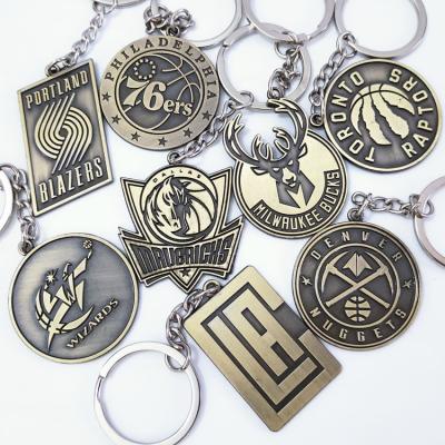 China Pendants and Collections Custom Logo Key Chain Bronze Wholesale Bulls, Lakers, Warriors Metal Basketball Football Key Chain for sale