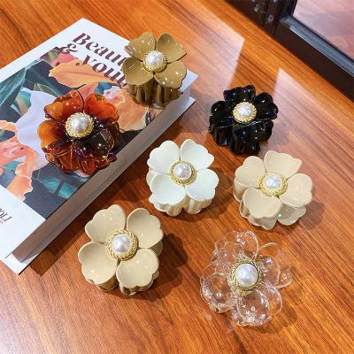 China Hair Claw Clips  hair clips for women claw 2022 new process wholesale grab clip trumpet hair catch small plastic pearl flower hair claw clips for sale