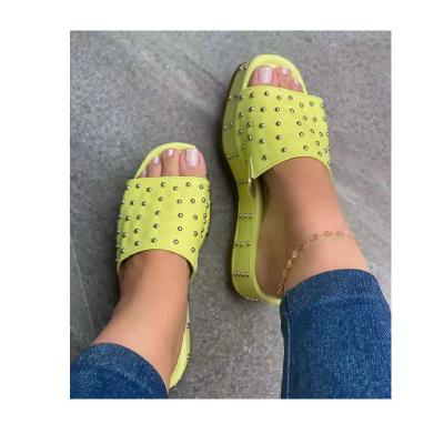 China New Anti-slippery summer slippers end of Europe and the United States foreign trade big yards word rivet thick cool slippers for sale