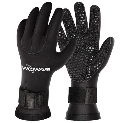 China Neoprene a medida impermeable 3MM de cinco dedos Deportes acuáticos Buceo Guantes de canoa en venta