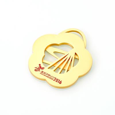 China High Quality Memorial Metal Flower Shape Customizable Gold Mount Metal Badge for sale