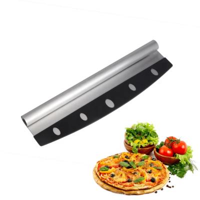 China 2021 Hot Selling Disposable Kitchy Serrated Pizza Cutter Wheel Pizza Cutter With Cover for sale