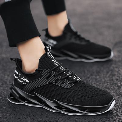 China Flight Woven Men's Sports Running Shoes Men's Sports Running Shoes New Breathable Student Shoes for sale