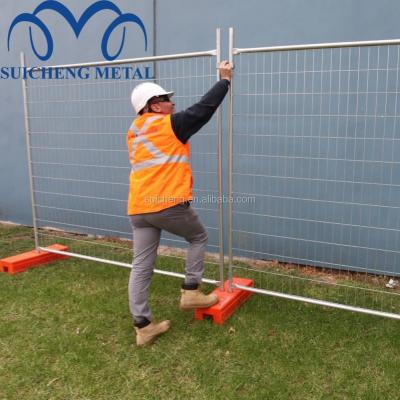 China Easily Assembled Guangzhou Factory Supply Portable Outfield Temporary Fence 30 Years for sale