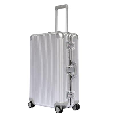 China Wholesale Suitable Prices Good Quality Aluminum 26 Inch Travel Foil Luggage Case for sale