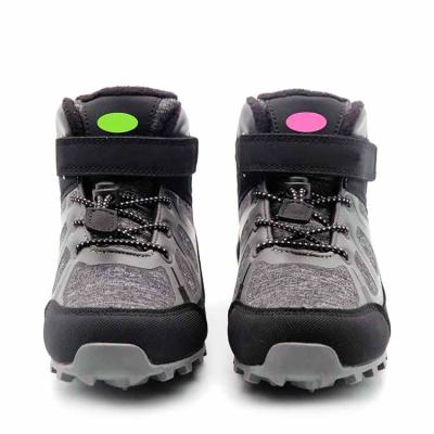 China Hot Selling Pink Mesh+eva Green Hot Sale New Design PU Soccer Special Sport Shoes Kid Hiking Boots for sale