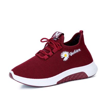 China New 2021 Low-cut Running Casual Wear-resistant Women Anti-slippery Lace Small Daisy All-match Sports Shoes for sale