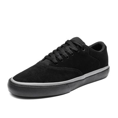 China New Lightweight Lightweight Casual Skateboard Shoes Comfortable Sneakers Mens Suede for sale