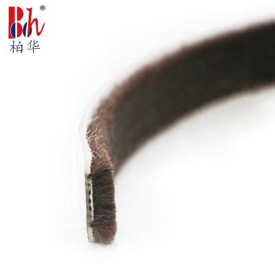 China 15x5mm de Zelfklevende Weer het Ontdoen van Borstel het Verzegelen Trekking Excluder van de Wolstapel Te koop