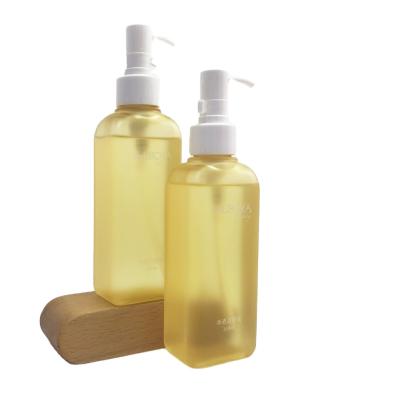 China Cleansing Oil Mixed With Thai Herbs Helps Nourish The Skin Suitable For Gentle Faces for sale