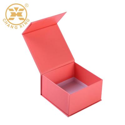 China Recyclable Magnetic Closure Suit Clothing Custom Hard Cardboard Packaging Box Magnetic Gift Box With Lid for sale