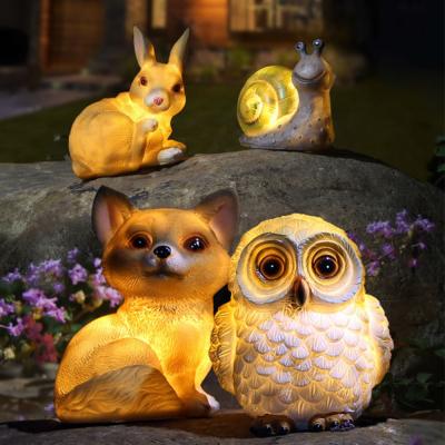 China Garden Lawn Landscape Gift Resin Fox Figurine Statue Outdoor Solar Powered Solar Powered Animal Snail Rabbit Dog Rabbit Owl Snail Decorative for sale