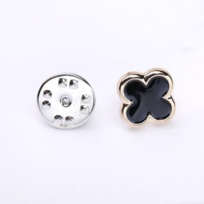 China Custom Conservation Plating Jewelry Classic Four Clover Leaf Metal Brooch Pins for sale