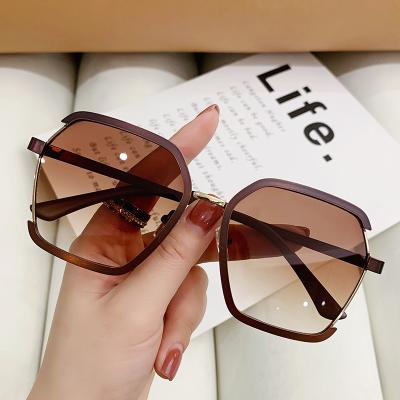 China Fashion Sunglasses 2022 New Korean Fashionable PC Tray Women Metal Oversized Anti-blue Semi-rimless Sunglasses for sale