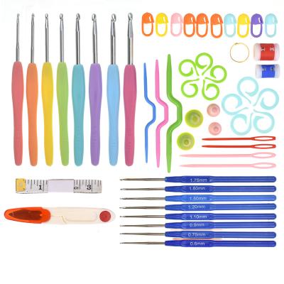 China Buy Colorful Small Crochet Hook Set DIY Tools Crochet Knitting Kit Boxed Set 19x19x4.5CM for sale