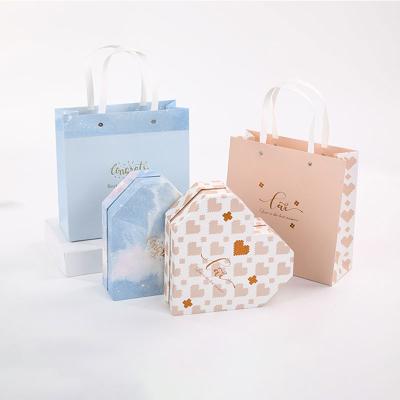 China 250 gram OEM Recyclable Custom Paper Handbag Gift Heart Package Box With Logo And Present Rope Handle Bag Paper Sets for sale