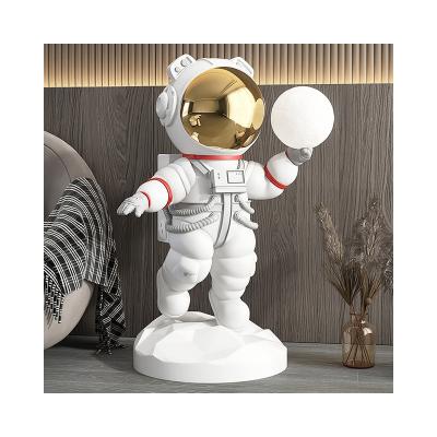 China Dropshipping Europe Resin Sculpture 90cm Astronaut Tray Storage Decoration Ornaments Light Luxury Astronaut With Lamps Home Decor for sale