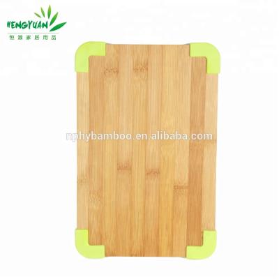 China Nanping Sustainable Bamboo Wooden Cutting Board With Rubber Feet for sale