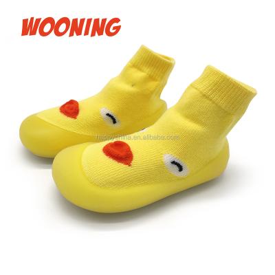 China Anti-odor baby sock home indoor shoes knitting single strip kids prewalker sock shoes toddler shoes for sale