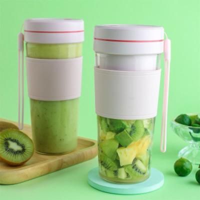 China Easy Operate Cutter Magnetic Load 350ml Shakeproof Silicone Hidden Blender Juicer With Non Slip Handle for sale