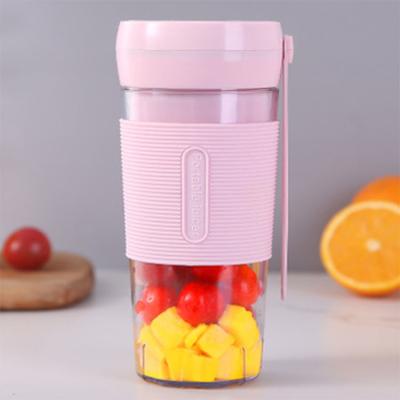 China Easy Operate High Capacity 20000 Revolutions Battery 420ml 4 Blades Magnetic Charging Blender Portable Blender Juicer For Family for sale