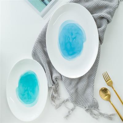 China Good Quality Sustainable Hand Painted Restaurant Blue And White Splint Oval Flat Ceramic Dish For Dinner for sale