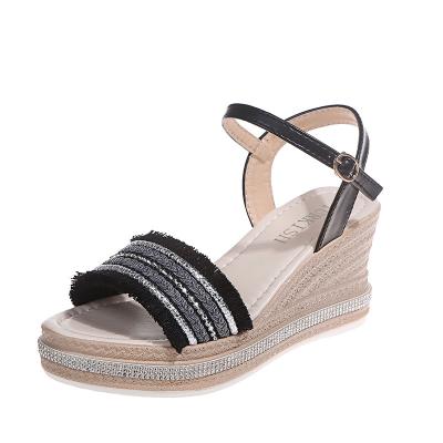 China 2022 Fashion Trend Wholesale 2022 Latest Beautiful Korean Casual Comfortable Comfortable Black Women's Sandals Wedge Shoes for sale