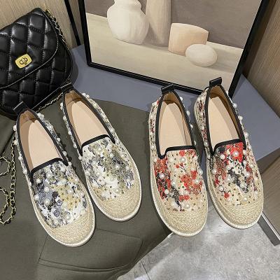 China Rattan Pearl Breathable Floral Casual Fashionable Women Loafer Boat Shoes Ladies Flat Round for sale