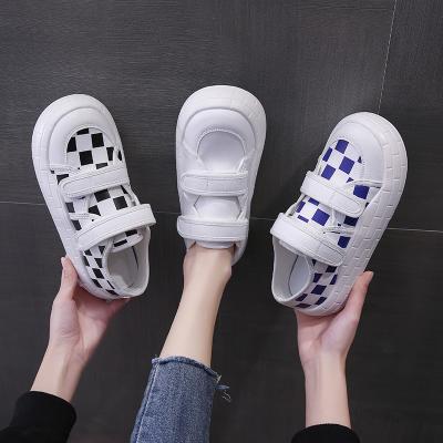 China Cushioning Round Flat Shoes Wholesale Shape Korean Chunky Shoes Women Walking Style Shoes Without Lace for sale