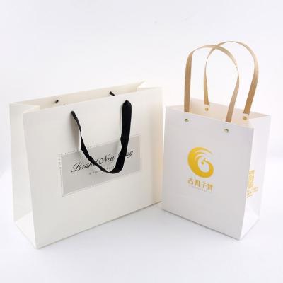 China Yunqian Wedding Recyclable Cosmetic Bag Custom Printing Paper Bag Gift Bags Black for sale