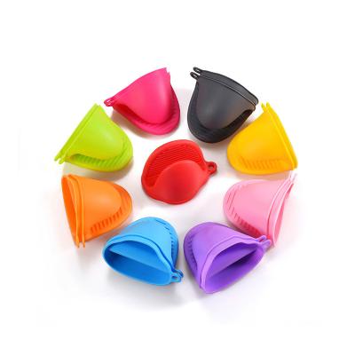 China Hot Selling 32g New Superior Two-finger Slip-Resistant Heat Resistant Silicone Cooking Tools for sale