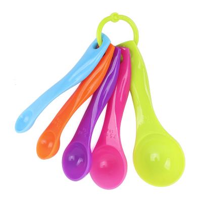 China OEM Viable Factory Wholesale Kitchenware Five Pieces Measuring Tools Plastic Dosers Set for sale