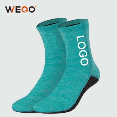 China Breathable Wholesale Colorful Outdoor Sports Beach Crew Swim Shoes Quick Dry Grip Anti Slip Neoprene Diving Socks for sale