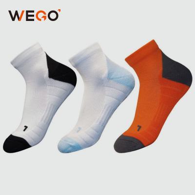 China High quality white custom logo personalization elite badminton sports breathable unisex socks for sale