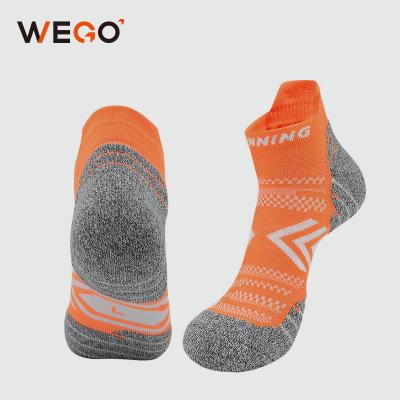 China New Design Breathable Quick Dry Compression High Quality Wholesale Custom MOQ Designer Men's Stockings Running Socks for sale