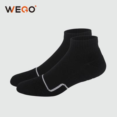 China Custom Wholesale High Quality Men's Logo Free Sample New Design Breathable Unisex Quick Dry Compression Running Socks for sale