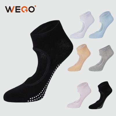 China Free Sample Breathable Wholesale Sports Non-slip Grips Logo Cotton Custom Pairs Gym Yoga Socks For Women for sale