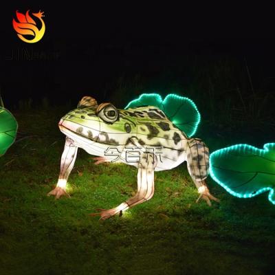 China Customized Outdoor Waterproof Environmental Friendly Zoo Silk Animal Theme Park Garden Lantern Festival Lamp Frog Wire LED Iron Craft Waterproof Decor for sale