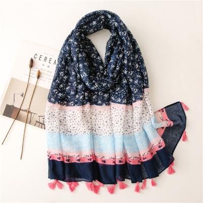 China Cotton Floral Print Viscous Scarf Color Changed Viscous Scarf Women Soft Tourism Shawl Along for sale