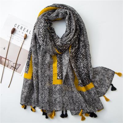 China Wholesale 2020 Boho Popular Elegant Style Cotton Twill Scarf Cotton Black Geometric Print Women Hijab Scarves Gift Tassel Women Hijab for sale