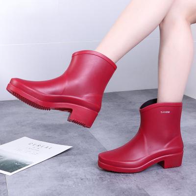 China New Arrival Fashion Style Lightweight Ladies Rain Shoes Water Proof Garden Ankle Boots Women Comfortable Casual Rain Boots for sale