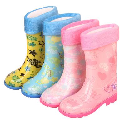 China 2021 fashion trend winter plus velvet rain boots fashionable warmful luster non-slip rain boots for sale