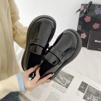 China Fashion trend high quality casual shoes for women new styles lightweight and comfortable casual female shoe for sale