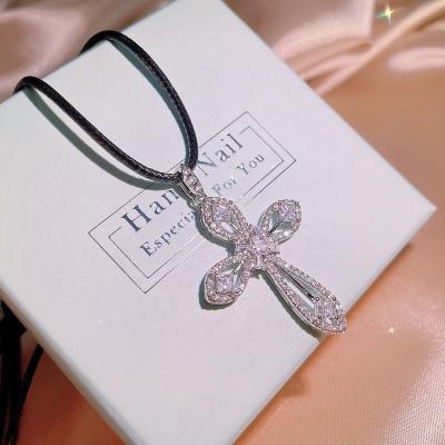 China CLASSIC Grade High Quality White Zircon Necklace Mens/Womens Cross Necklace Platinum Plated Party Wedding Jewelry Couples Gift for sale