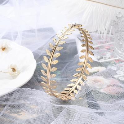 China Romantic Hot sale in Europe and America bracelet retro fashion and personalized metal leaf serrated bracelet armband wholesale for sale