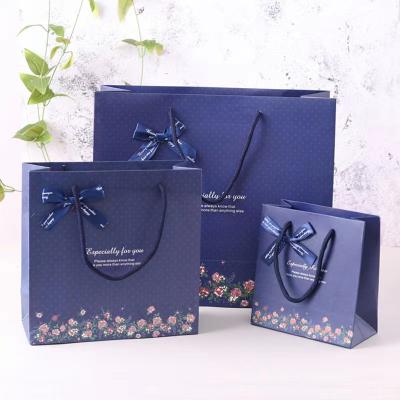 China Recycled Materials Wholesale Custom Exquisite Gift Bag Valentine's Day Gift Bag for sale