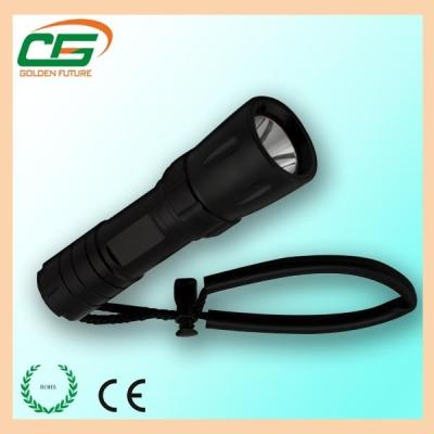 Chine Le xml t6 du Cree IP68 imperméabilisent les batteries rechargeables de longue vie de lampe-torche de LED à vendre