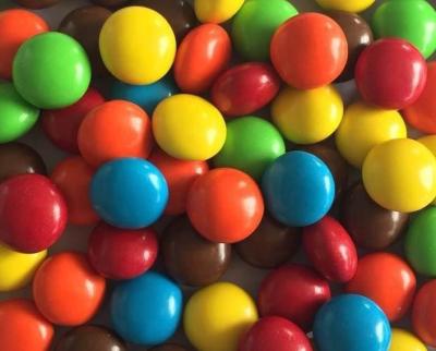 China Candy/Cake Decoration/Ice Cream Decoration Assorted Color Sweet Chocolate Bean Button Shaped Chocolate Candy Bean Mixed Chocolate for sale