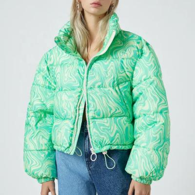 China Winter wear warm printing cropped women winter puffer jacket short padded jacket en venta